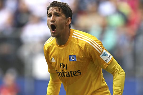 Der Torhüter des Hamburger SV René Adler hat zurzeit keinen leichten Stand in der Mannschaft.