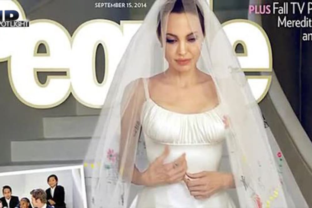 Das "People"-Magazin hat Bilder von Angelina Jolies Hochzeitskleid veröffentlicht.