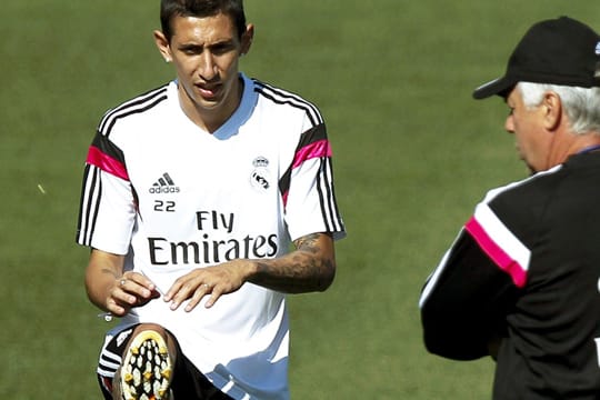 Da war die Welt noch in Ordnung: Real-Trainer Ancelotti (re.) beobachtet Angel di Maria im Training.