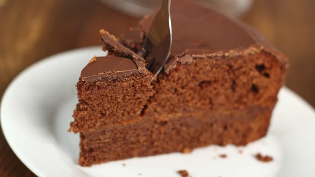 Ein saftiger und leckerer Schokokuchen gelingt auch mit veganen Zutaten ganz leicht