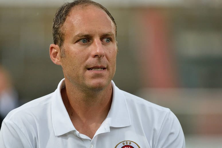 Marc Kienle steht auch künftig bei SV Wehen Wiesbaden an der Seitenlinie.