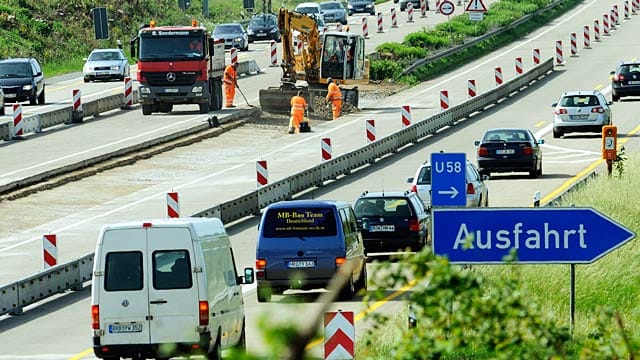 Marode Straßen auf der A7: Hier einer Baustelle nahe des Salzgitter-Dreiecks in nördliche Richtung