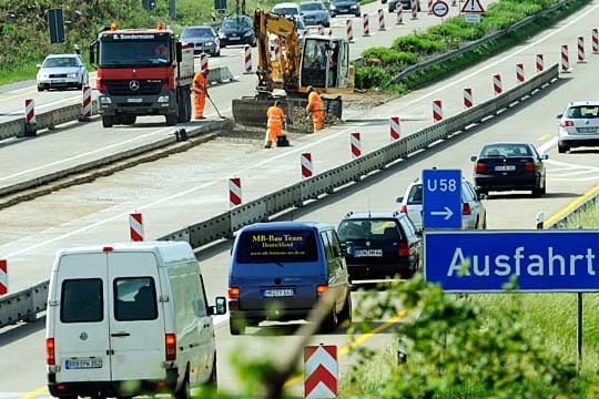 Marode Straßen auf der A7: Hier einer Baustelle nahe des Salzgitter-Dreiecks in nördliche Richtung