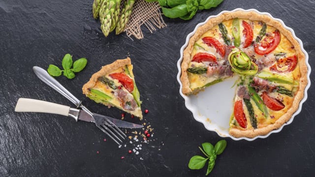 Leckere und bunte Quiches gelingen auch als vegane Variante ganz leicht