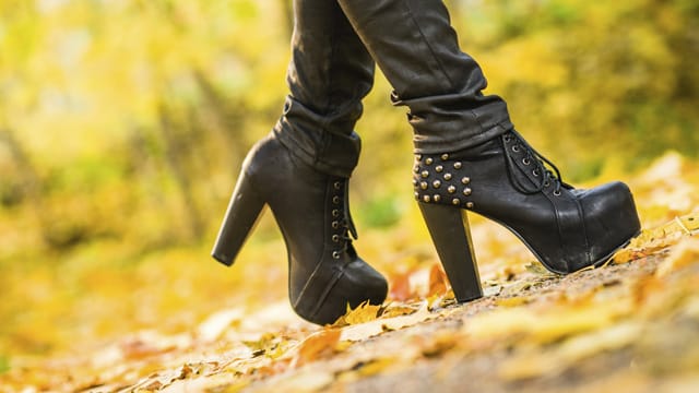 Rock 'n' Roll: Schuhe mit Blockabsatz und Nieten