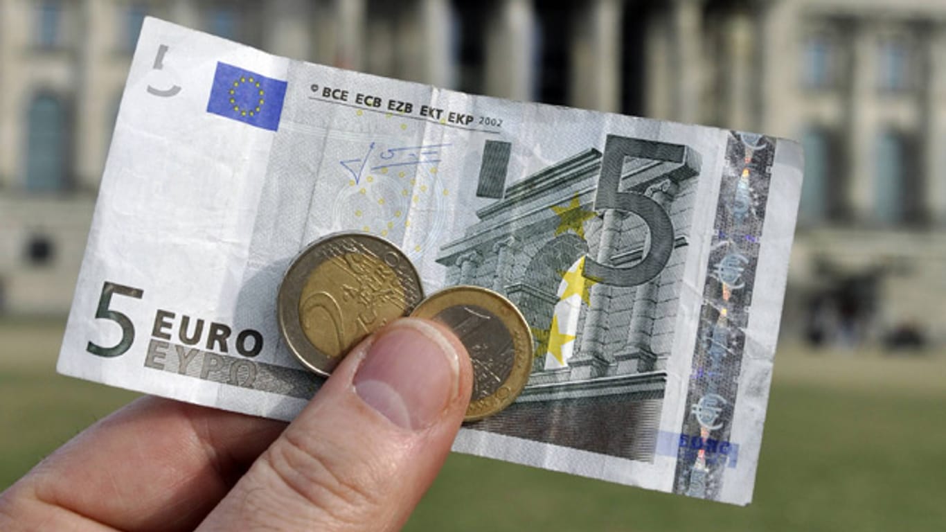Acht Euro mehr bekommen Hartz-IV-Empfänger künftig - zu wenig, sagt der Paritätische Wohlfahrtsverband.