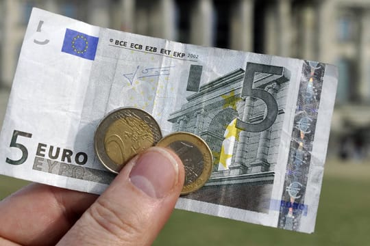 Acht Euro mehr bekommen Hartz-IV-Empfänger künftig - zu wenig, sagt der Paritätische Wohlfahrtsverband.
