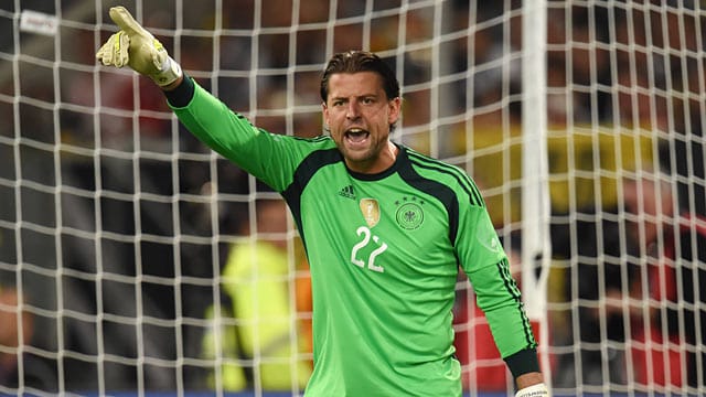 Fingerzeig: Nationaltorwart Roman Weidenfeller gibt Anweisungen.