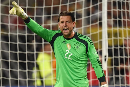 Fingerzeig: Nationaltorwart Roman Weidenfeller gibt Anweisungen.