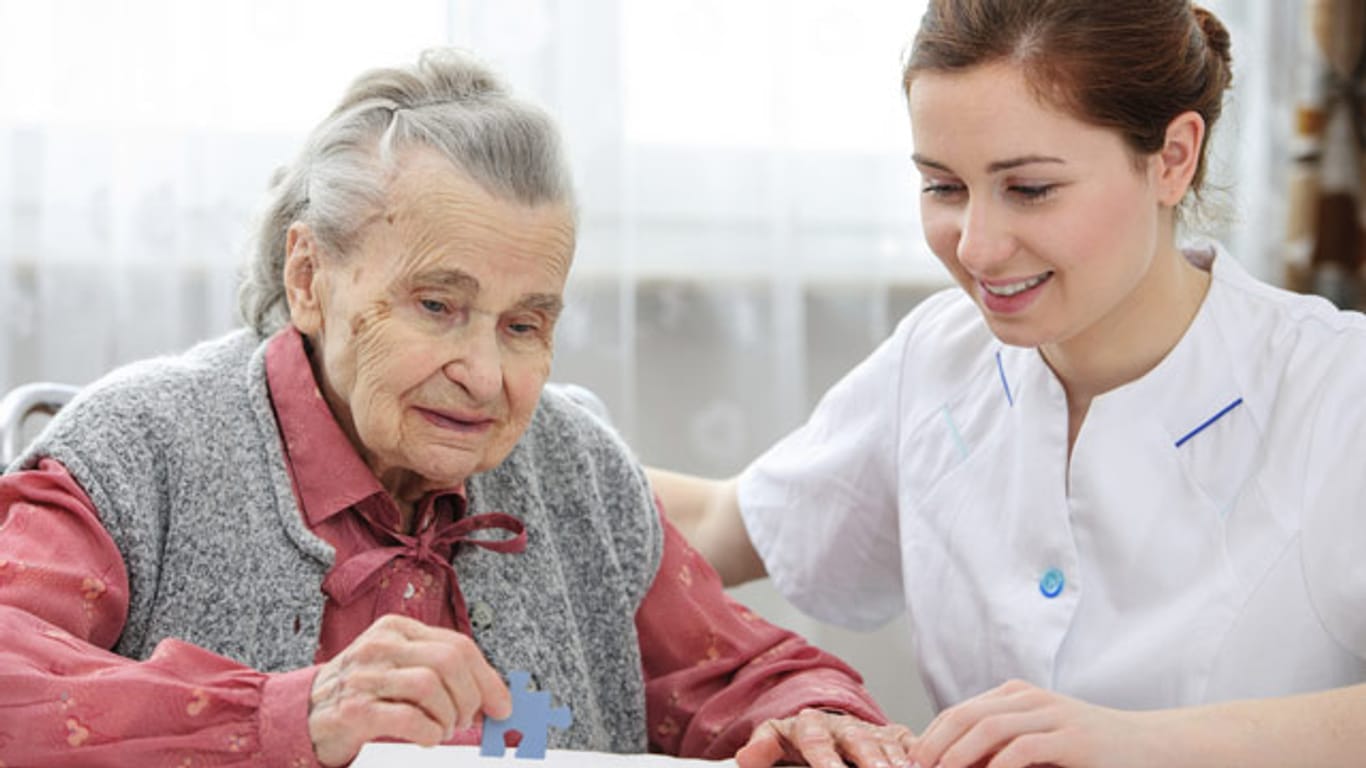 Altersheim oder Seniorenresidenz sind eine Alternative zur ambulanten Pflege, allerdings nicht gerade billig.