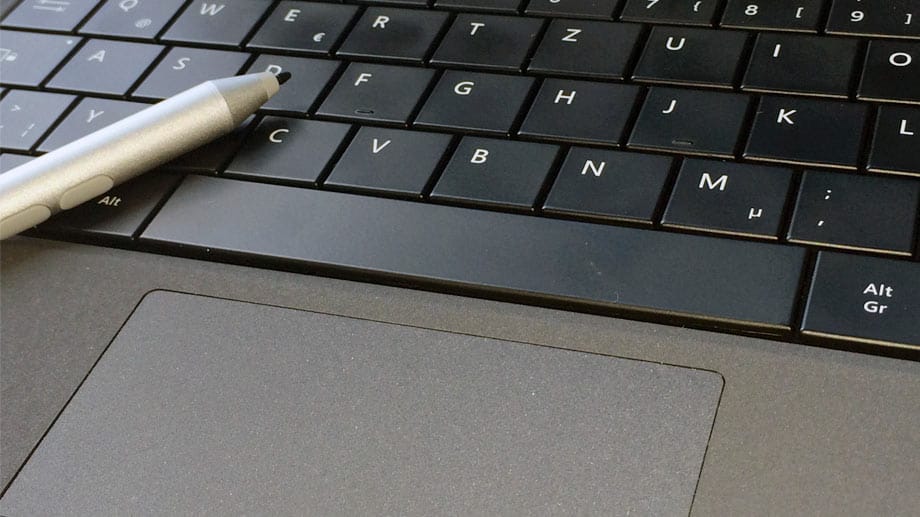 Das "Surface Cover"-Keyboard bietet im Verglich zur Vorgänger-Tastatur ein vergrößertes Trackpad,