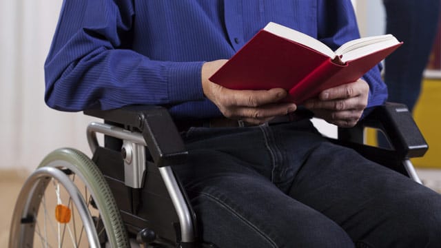 Wenn Sie im Krankenhaus sind, können Sie Bücher lesen, für die Sie sonst keine Zeit haben.