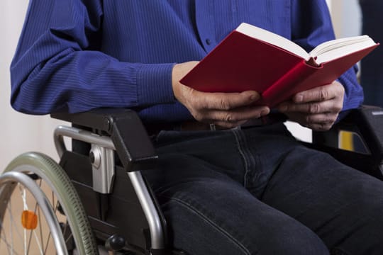 Wenn Sie im Krankenhaus sind, können Sie Bücher lesen, für die Sie sonst keine Zeit haben.