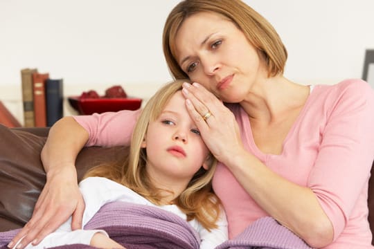 Wenn Ihr Kind operiert werden muss, sollten Sie Ruhe behalten und einen erfahrenen Kinderchirurg aussuchen.