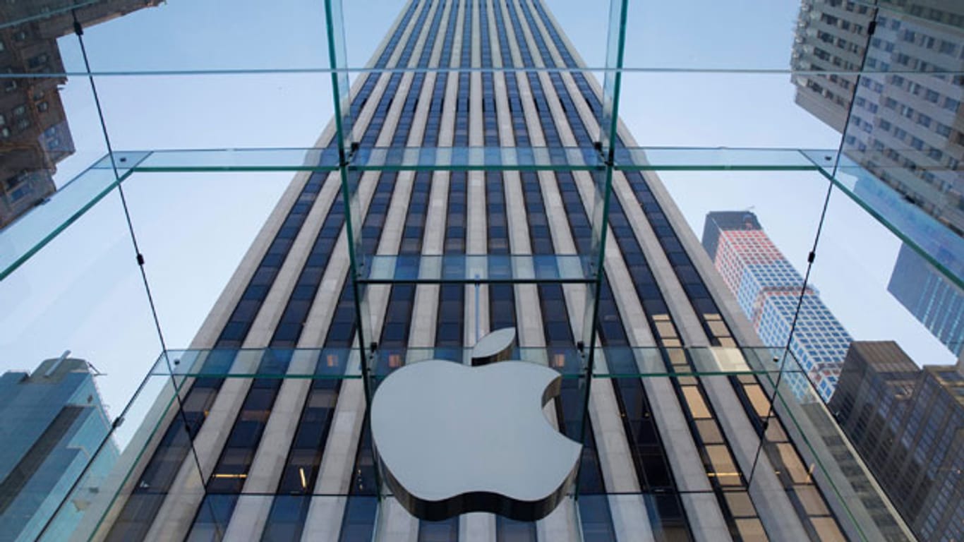 Das Apple-Logo am Apple Store in der 5th Avenue in New York.