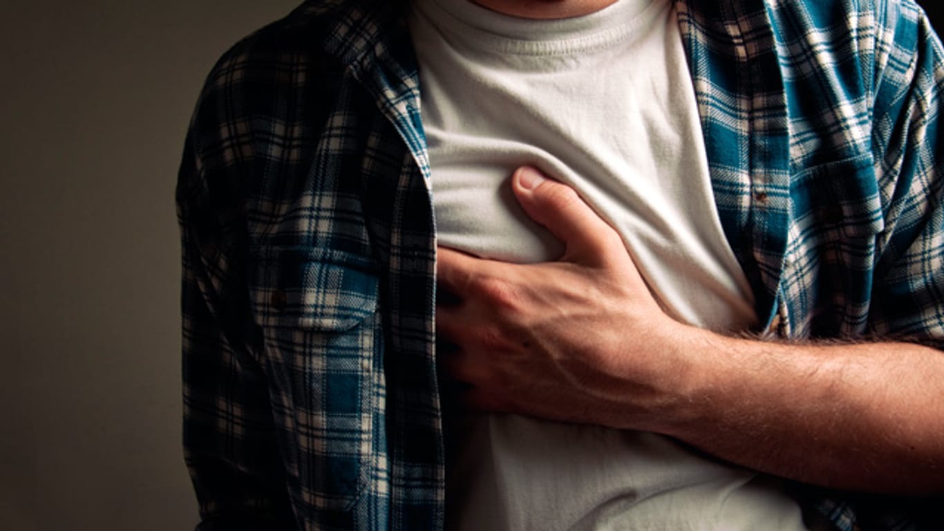Eine Herzmuskelentzündung wird meist nicht sofort erkannt. Denn die Symptome weisen nicht immer eindeutig auf eine Myokarditis hin.
