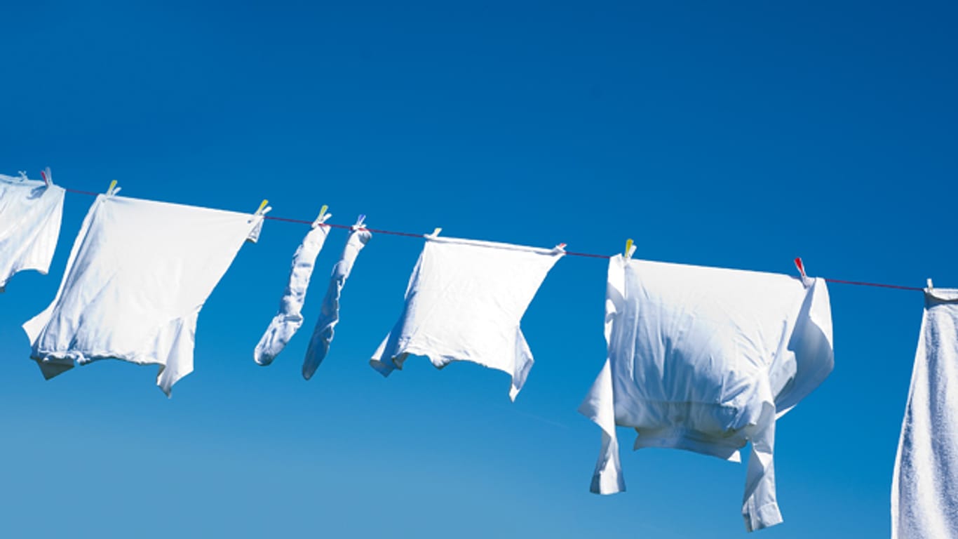 Mit Backpulver wird weiße Wäsche wieder sauber