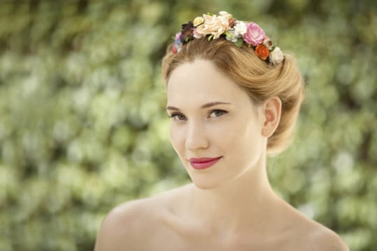 Ein Haarschmuck aus Blumen passt sehr gut zum Oktoberfest.