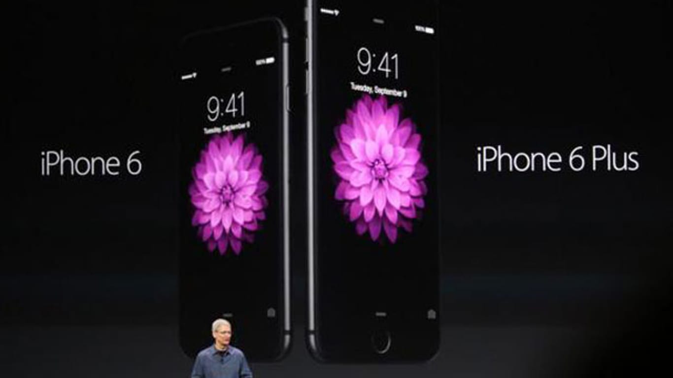 Tim Cook präsentiert in Cupertino die neuen iPhone 6 Modelle.