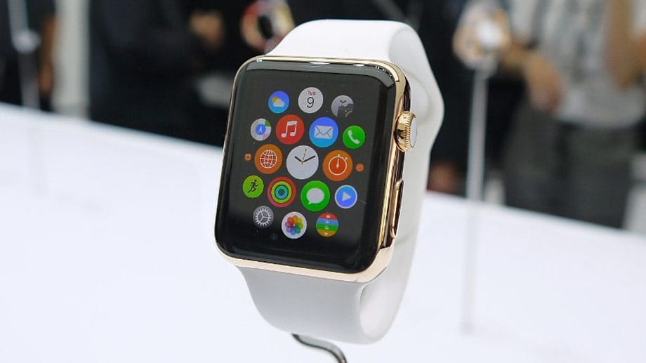 Eine Uhr, die eine Uhr ist: Wie man es vor allem von mechanischen Zeitmessern kennt, hat die Apple Watch an der rechten Seite eine große Krone, die als wichtigstes Bedienelement dient.