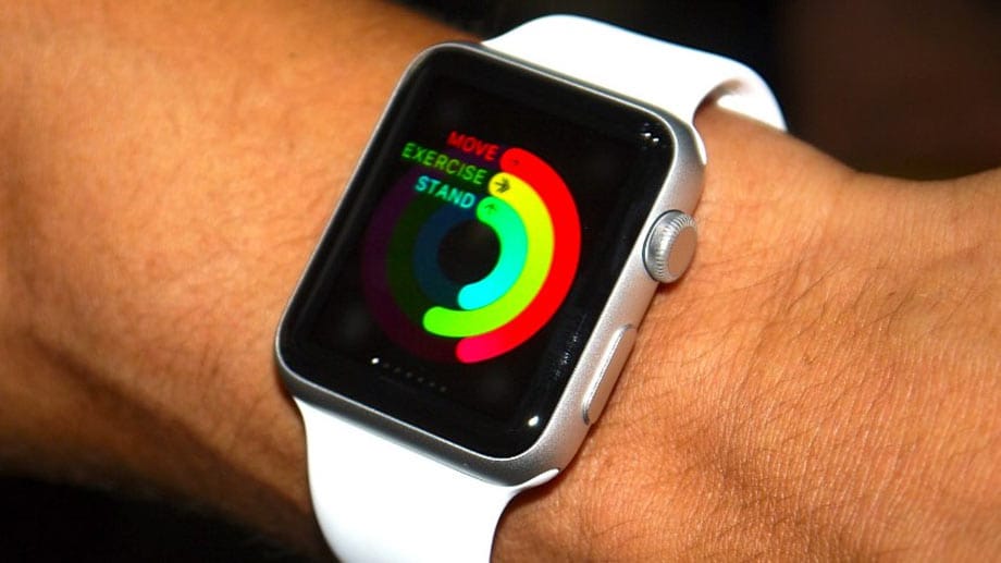 Fitness-Tracker: Apples Uhr kann auch Schritte zählen. Eine grafische Anzeige informiert, wie weit man schon mit seinem Tagespensum ist.
