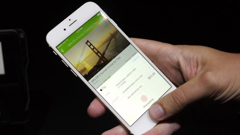 Apple engagiert sich jetzt auch im Bereich Online-Shopping: Das System Apple Pay soll auch mit Onlineshops funktionieren. Die Authorisierung einer Zahlung erfolgt, wie offline, über den Fingerabdruck.