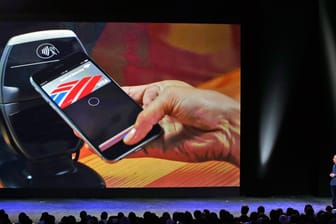 Apple präsentiert den eigenen Bezahldienst Apple Pay.