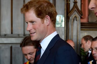 Erbt an seinem 30. Geburtstag das Hochzeitskleid seiner Mutter: Prinz Harry.