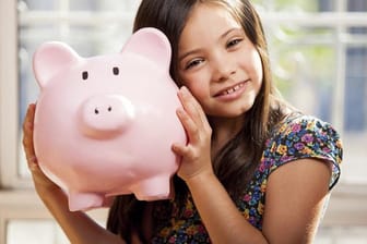 Geldanlagen für Kinder: "So viel habe ich schon gespart!" Eltern dürfen das Vermögen ihrer minderjährigen Kinder nicht für sich verwenden.