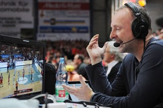 Basketball-Kultkommentator Frank Buschmann lässt seinen Emotionen in der BBL freien Lauf.