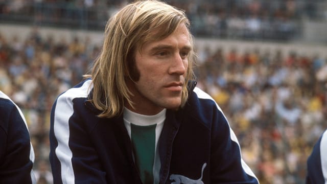 Pokalfinale 1973: Gladbach-Star Günter Netzer schmort auf der Bank, wechselt sich in der Nachspielzeit selbst ein und trifft zum 2:1 gegen Köln.