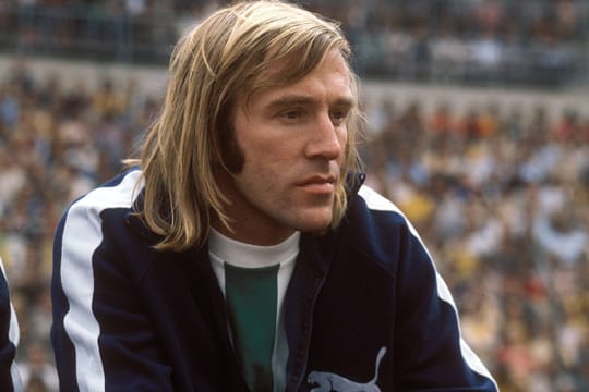 Pokalfinale 1973: Gladbach-Star Günter Netzer schmort auf der Bank, wechselt sich in der Nachspielzeit selbst ein und trifft zum 2:1 gegen Köln.
