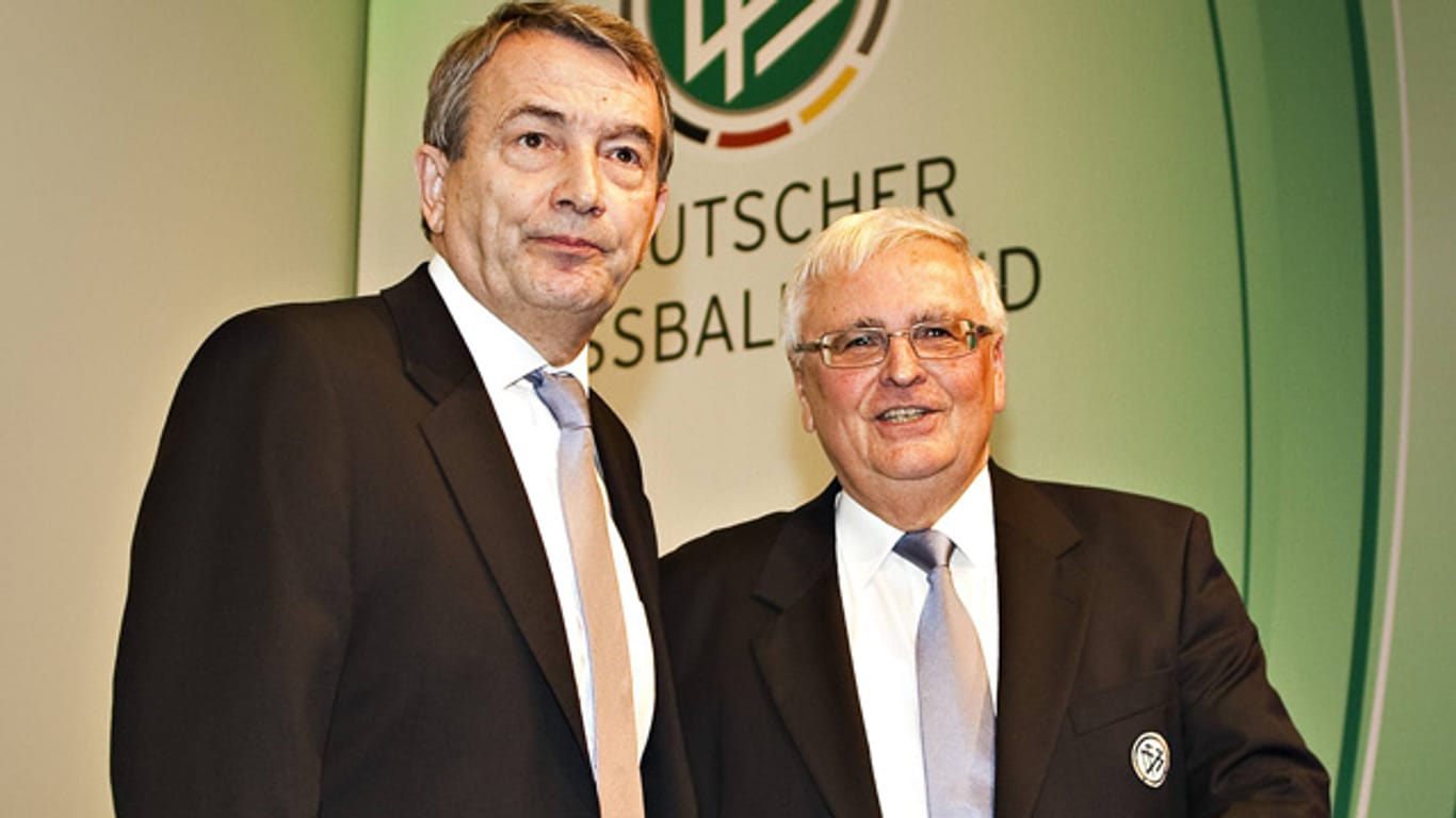 DFB-Präsident Wolfgang Niersbach (li.) und sein Vorgänger Dr. Theo Zwanziger.