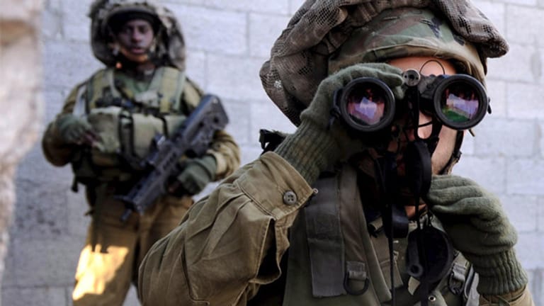 Israelische Soldaten spitzeln unverdächtige Zivilisten aus - und achten dabei besonders auf "pikante Details"