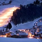 Im Sommer ist die Region bei Familien, Bikern und Wanderern beliebt, im Winter überzeugt sie mit einem der größten und modernsten Skigebiete der Alpen.