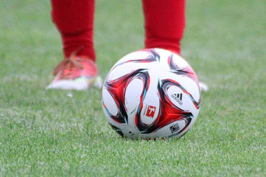 Der SC Osterbek hat fünf Spieler wegen des Nazi-Verdachts gefeuert.