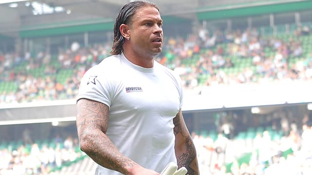 Ex-Nationaltorwart Tim Wiese Anfang September beim Abschiedsspiel von Bremens früherem Stürmerstar Ailton.