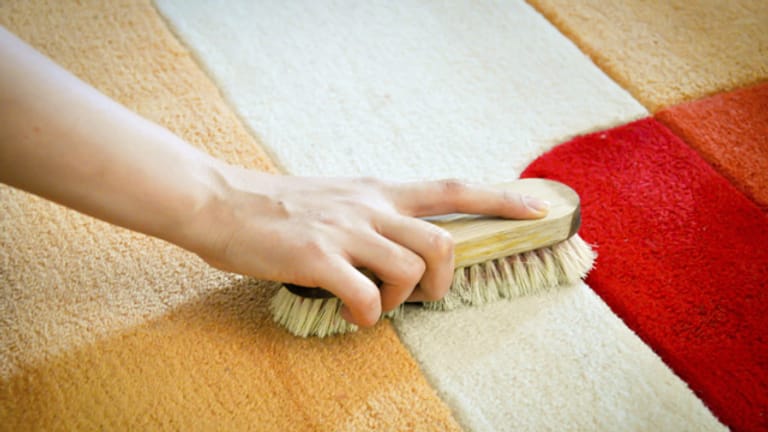 Teppiche sammeln schnell Schmutz und sollten deswegen gründlich gereinigt werden