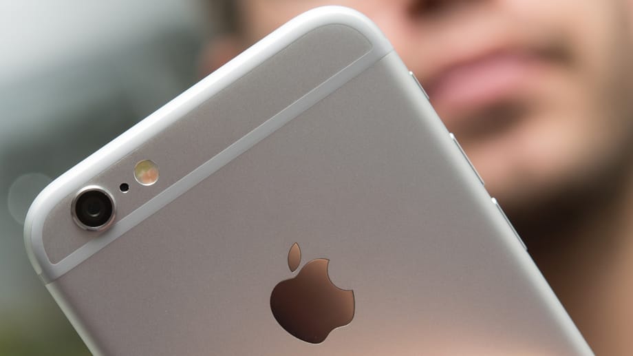 Das Aluminiumgehäuse der neuen iPhones ist von Plastikstreifen unterbrochen.