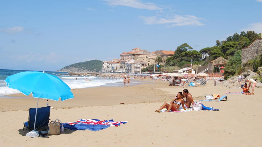 Nie weit entfernt ist ein Strand, wie der von Santa Maria di Castellabate.
