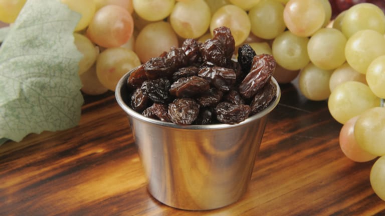 Weintrauben sind gesund und insbesondere als Rosinen getrocknet eine beliebte Beilage in Müsli und Gebäck