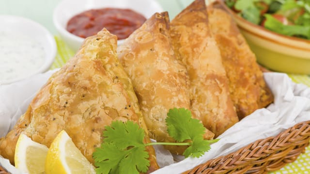 Samosas - die würzigen Teigtaschen sind lecker und gesund zugleich