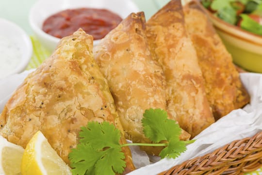 Samosas - die würzigen Teigtaschen sind lecker und gesund zugleich