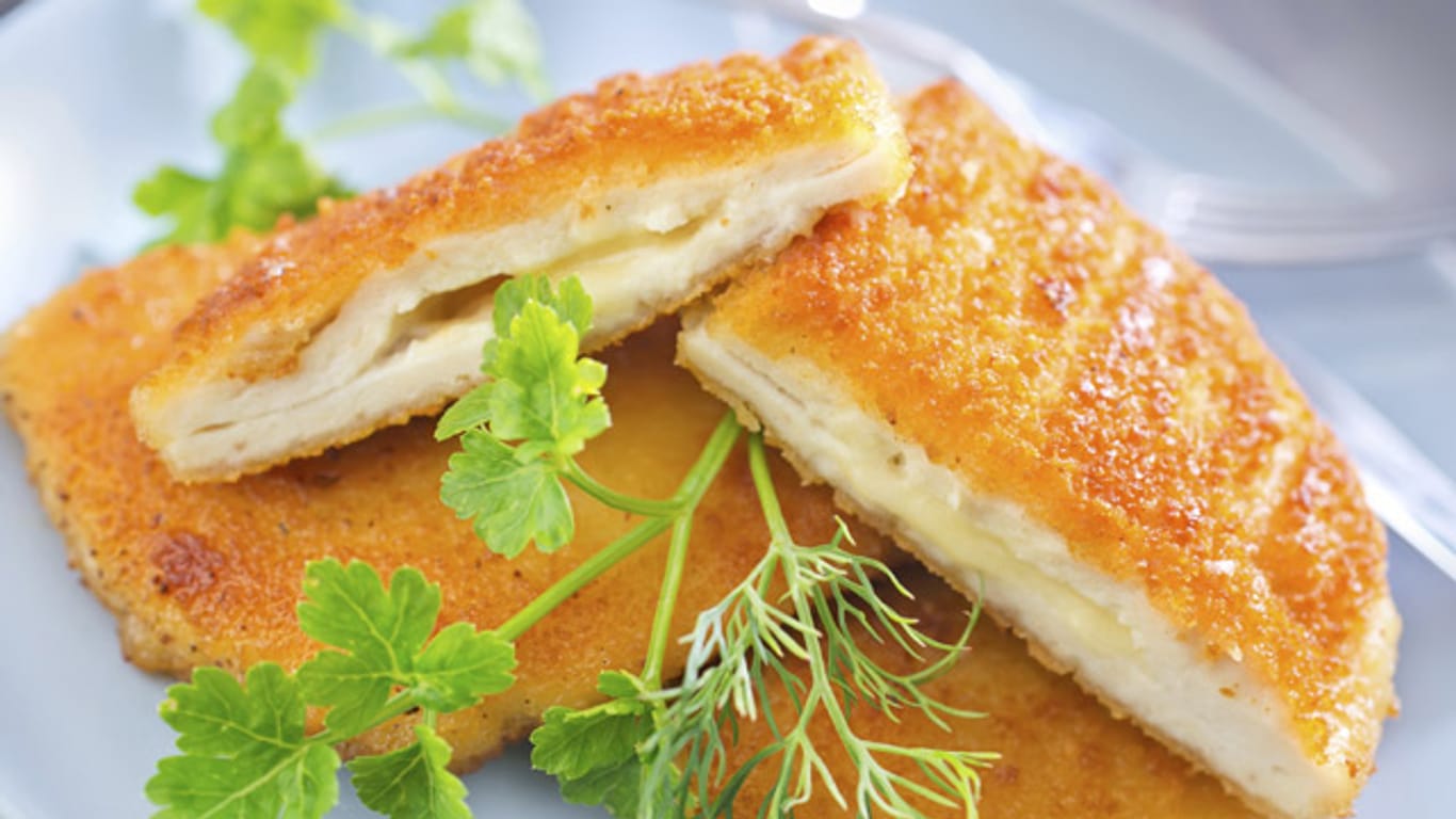 Schinken-cordon-bleu ist eine leckere Kombination aus Kalbsschnitzel, Schinken und würzigem Käse