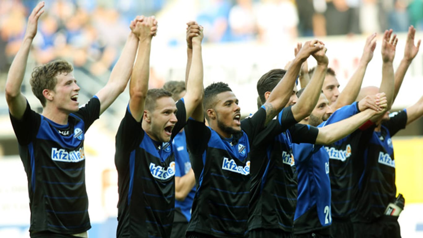 Die Spieler von Aufsteiger SC Paderborn haben reichlich Grund zum Jubel.