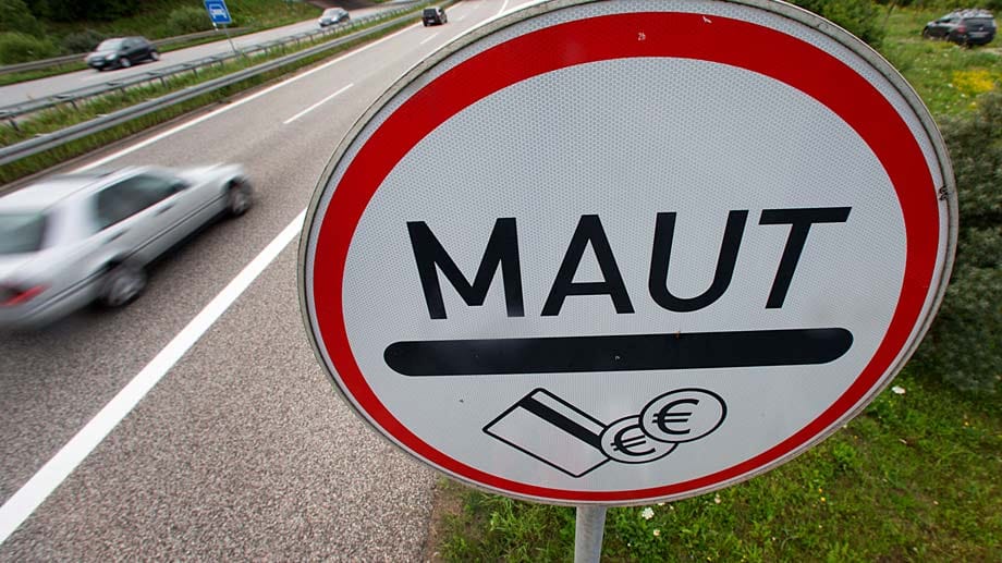 Die Maut soll formal für alle Straßen gelten, aber nur auf Autobahnen und Bundesstraßen auch wirklich erhoben werden. Die Maut soll formal für alle Straßen gelten, aber nur auf Autobahnen und Bundesstraßen auch wirklich erhoben werden.