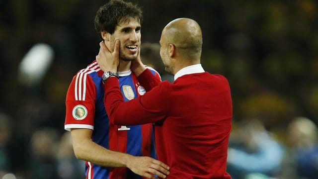 Bayern-Profi Javi Martinez (li.) und sein Mentor Pep Guardiola.