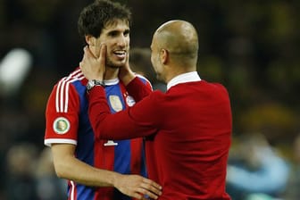 Bayern-Profi Javi Martinez (li.) und sein Mentor Pep Guardiola.