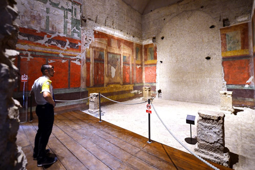 Kaiser Augustus und seine Frau lebten in einer Villa mit aufwendigen Wandmalereien.