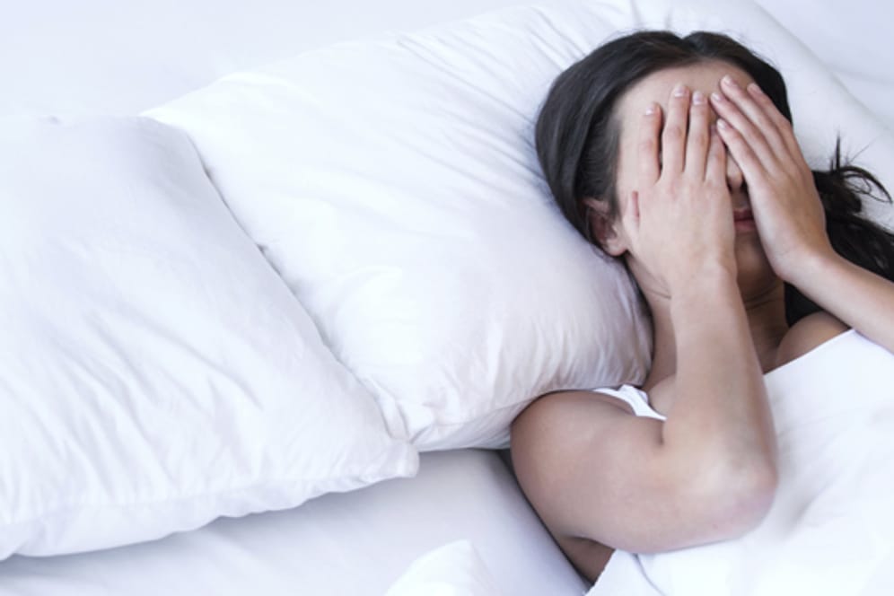 Getrennten Betten sind nicht automatisch ein Beziehungskiller, sondern verbessern manchmal sogar das Sexleben.